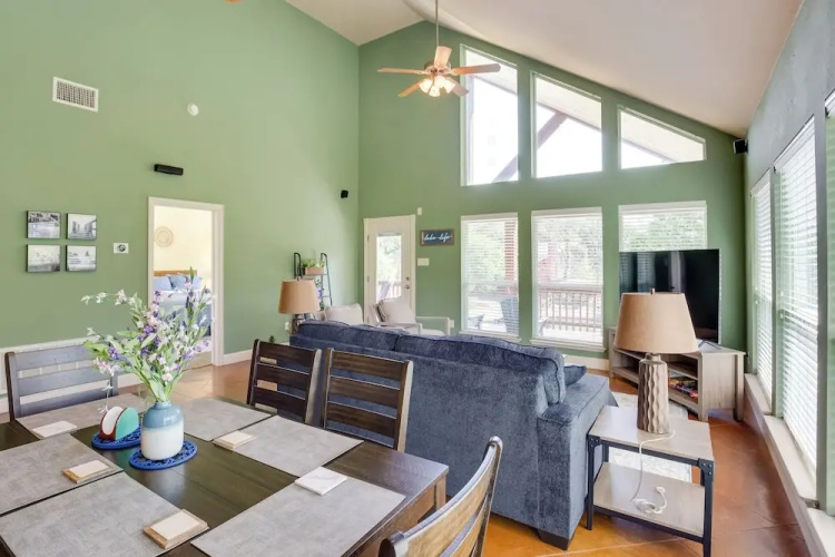 Fish & Kayak: Tranquil Cedar Creek Home!