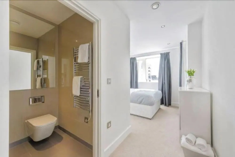 Flying Butler Greenwich Apartment