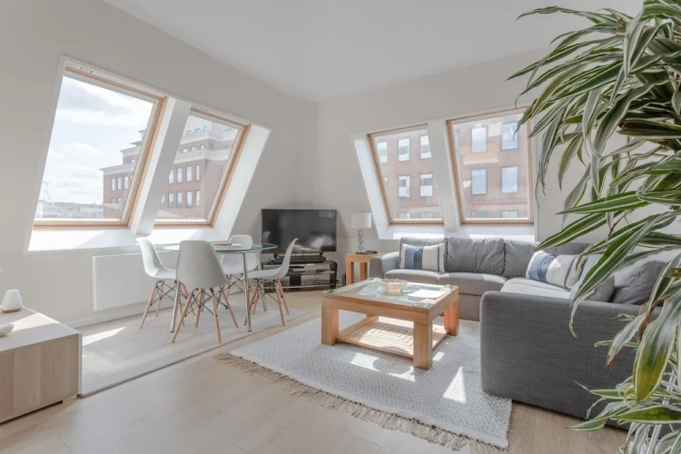 Modern 2 Bedroom Home With a View