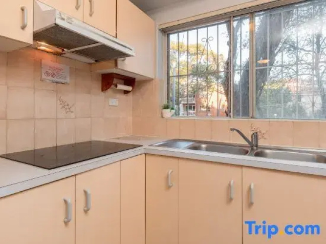 Bright & Cozy Rooms – Easy Access to Train & Olympic Park
