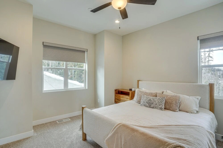 Spacious Utah Escape w/ Balcony & Mountain Views!