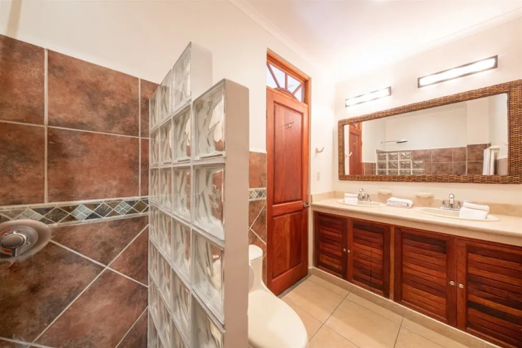 2br/2ba Unit in Exclusive Community