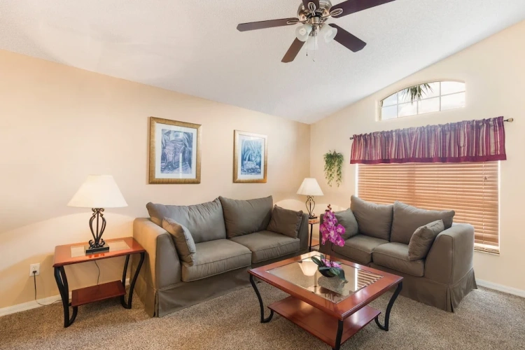 4 Bedrooms Cottage