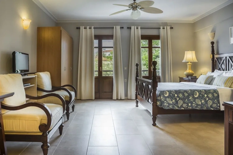 Superior Suite with balcony and with courtyard view