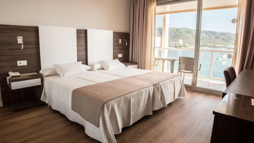 Top Floor Double room with balcony and with sea view