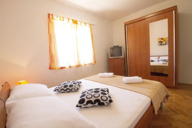 Studios & Rooms Fiesta