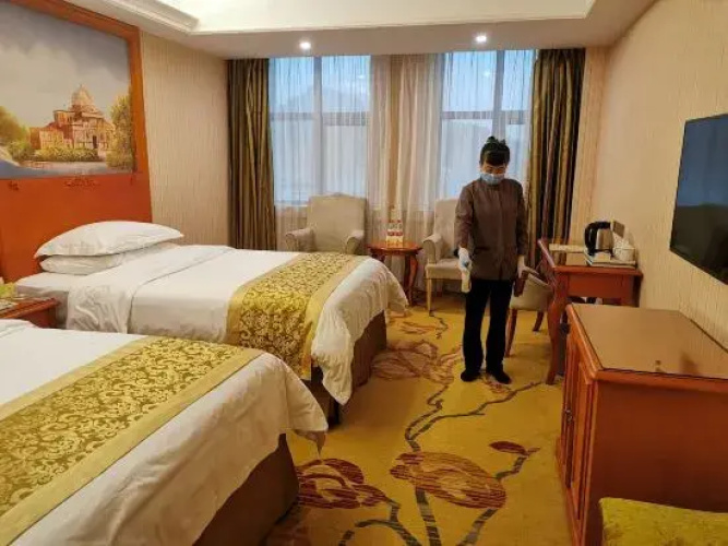 Vienna Hotel (Yizhang)