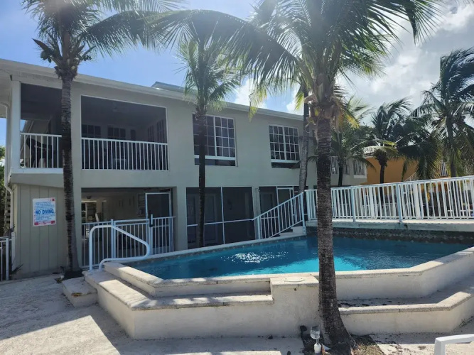Palm Tree Cove Resort
