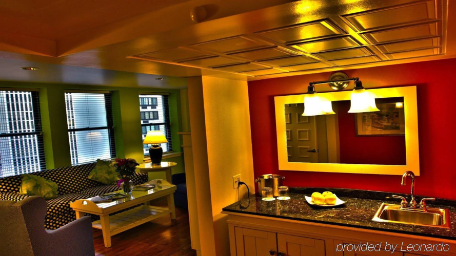 Claridge House photo 34