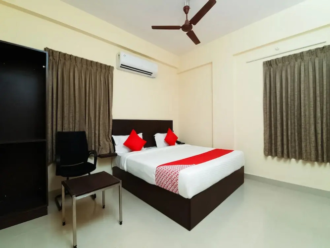 Oyo 22782 Akshara Suites