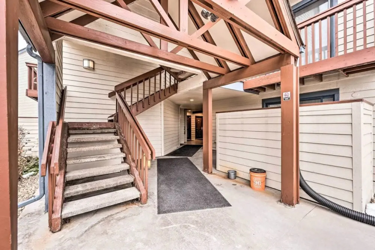 2 Blocks to Light Rail: Denver Unit w/ Kitchenette