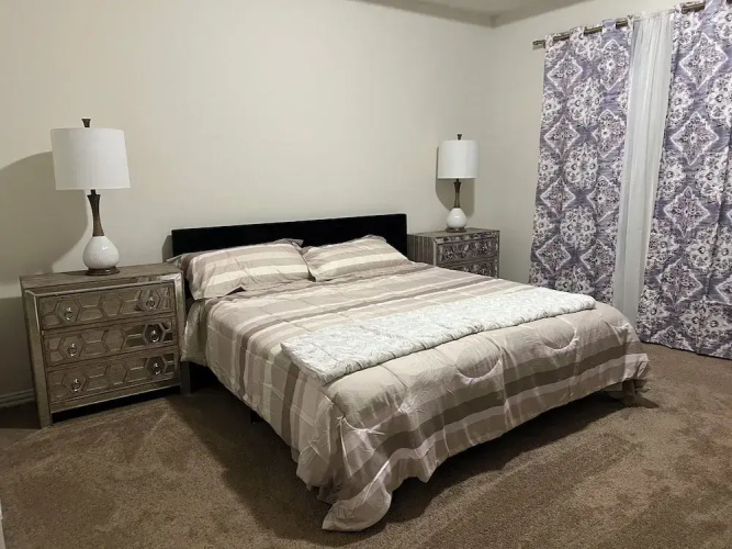 Balmoral Lakeside 5br 4ba House