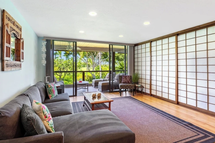Standard Quadruple room with balcony and with partial ocean view