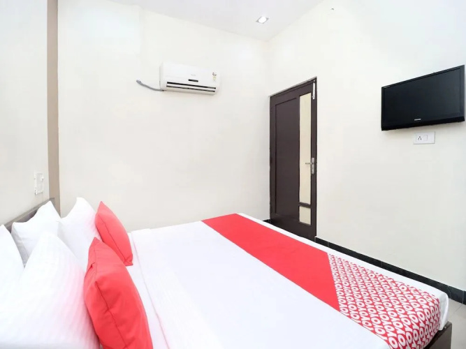 OYO 14860 Hotel Silver Star