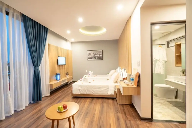 Deluxe Double room with balcony and with city view