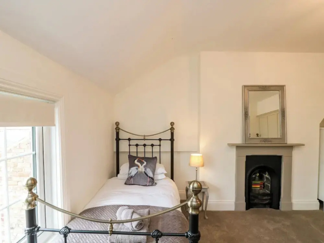10 Chaloner
