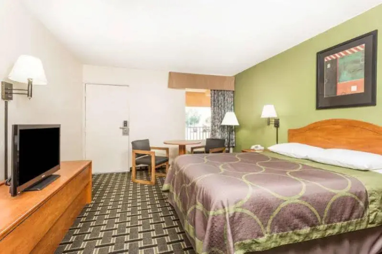 Super 8 Motel - Forsyth