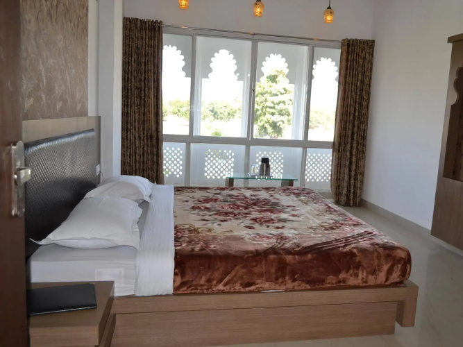 Hotel J M D Palace