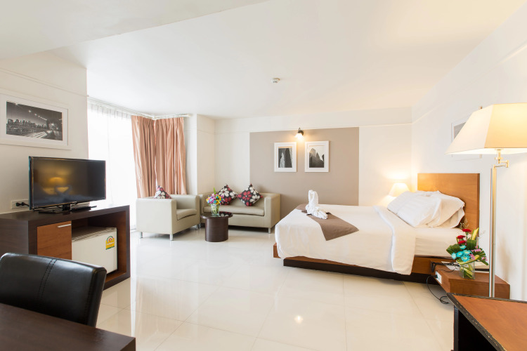 Flipper House HotelOver view