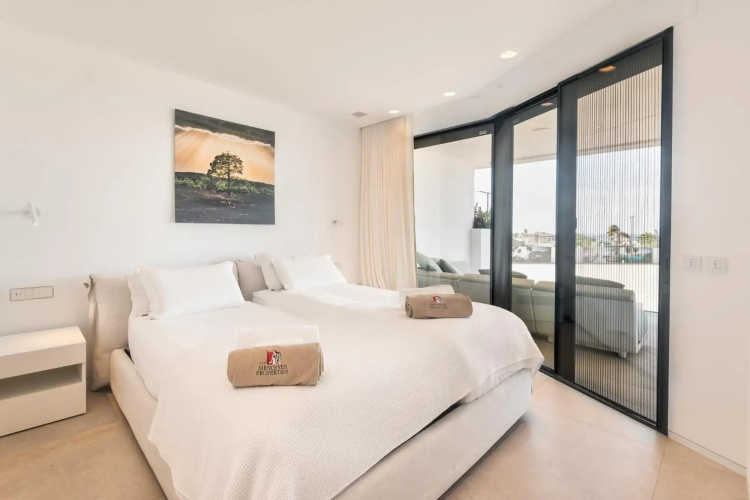Infinity 0-8 LUXE SEA VIEW 2B