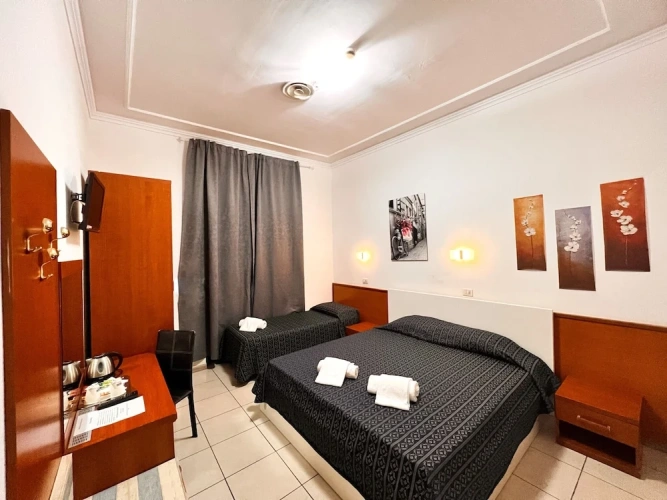 Standard Triple room