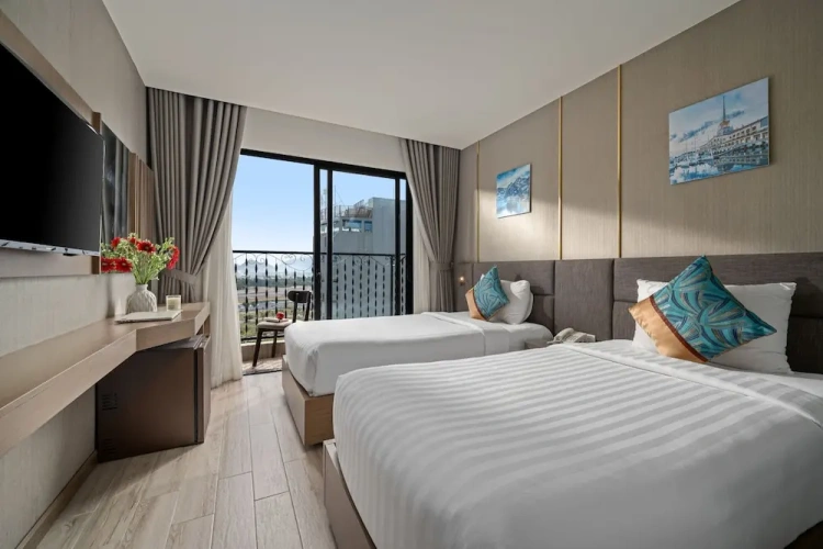 Superior Twin room with city view