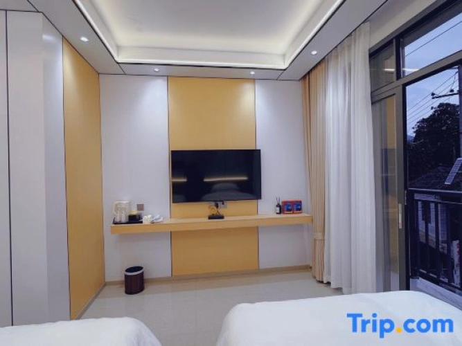 Standard Twin room with balcony