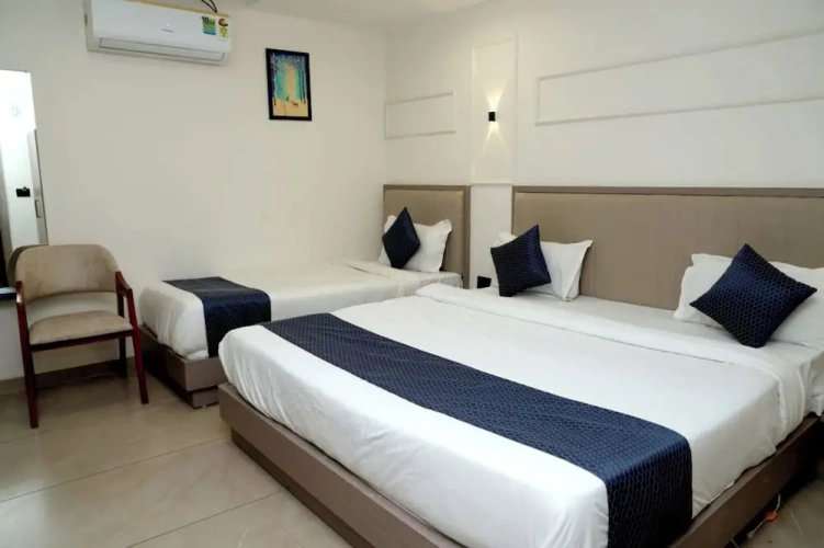 Standard Triple room