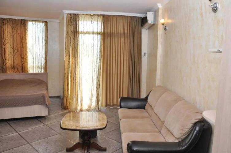 Deluxe Studio