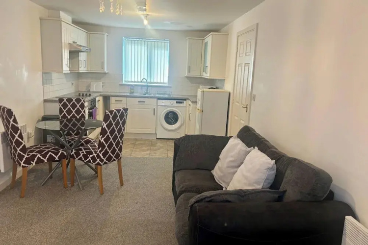 2 Bed Apartment-sleeps 4-free Parking