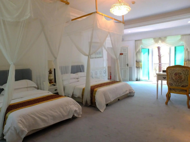 Lotus Mountain Hot Spring Resort