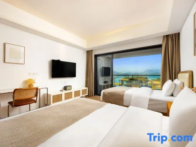 Standard Twin room with lake view
