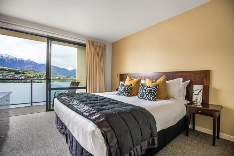 Absolute By The Lake Villa