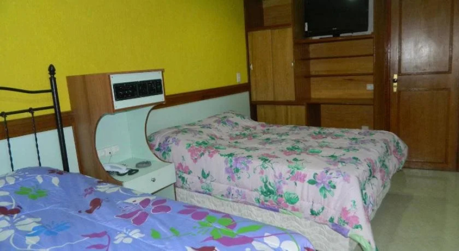 Hotel Midway