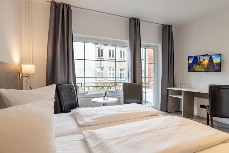 Standard Double room with city view