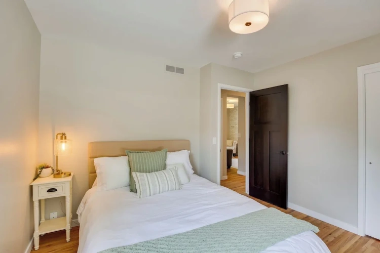 3 Bedrooms Cottage