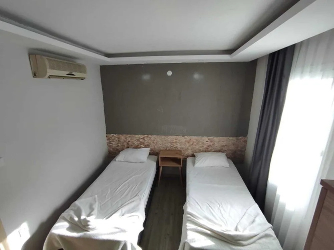1989 Hotel Sebat
