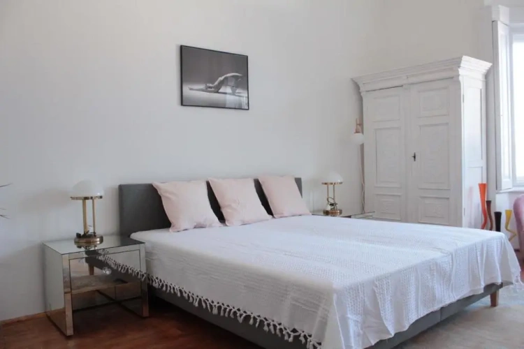 2 Bedrooms Apartment