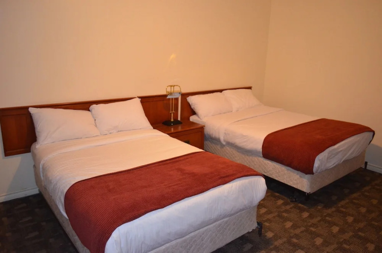 Two Hills Inn