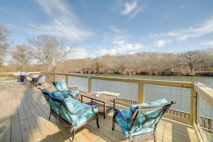 Charming Riverfront Retreat in Monticello!