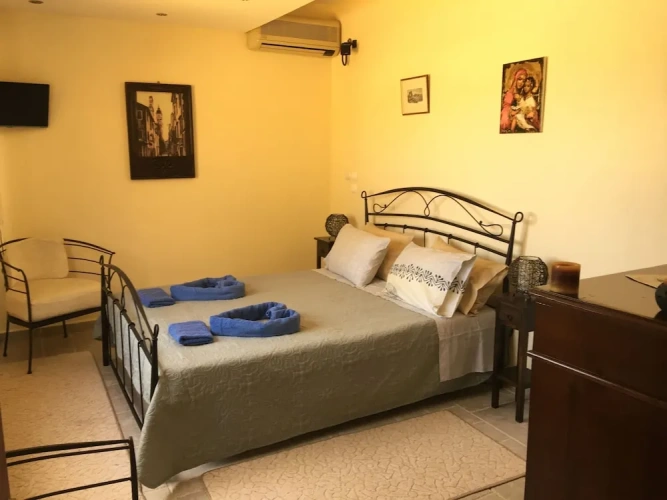 6 Bedrooms Classic Villa