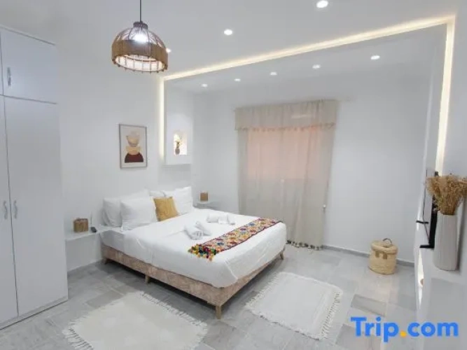 3 Bedrooms Apartment