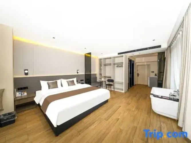 Standard Double room with city view