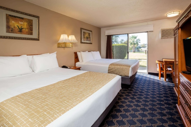 Standard Quadruple room with river view