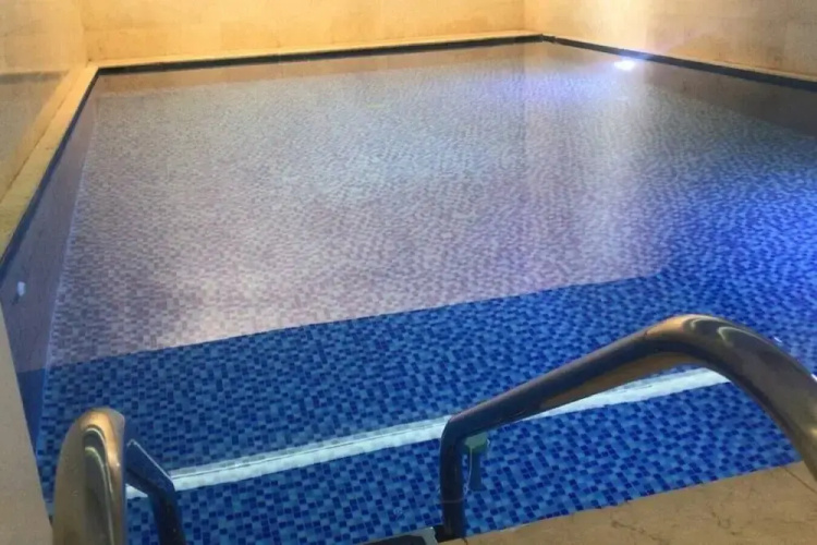 Comfy - 1BR Apt W Pool & Gym in Gemmayze