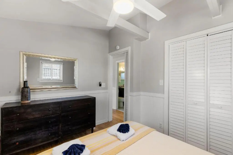1684 E Ashley - Sol Searcher - 2 Bedrooms
