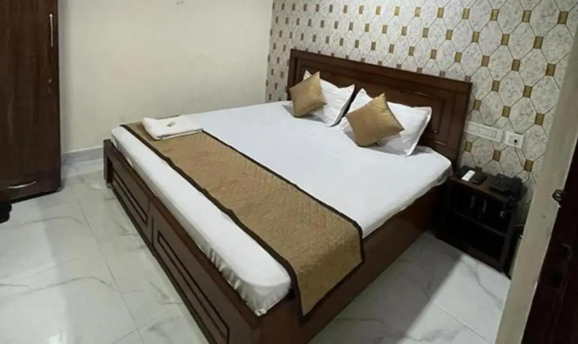 Fabhotel Park View