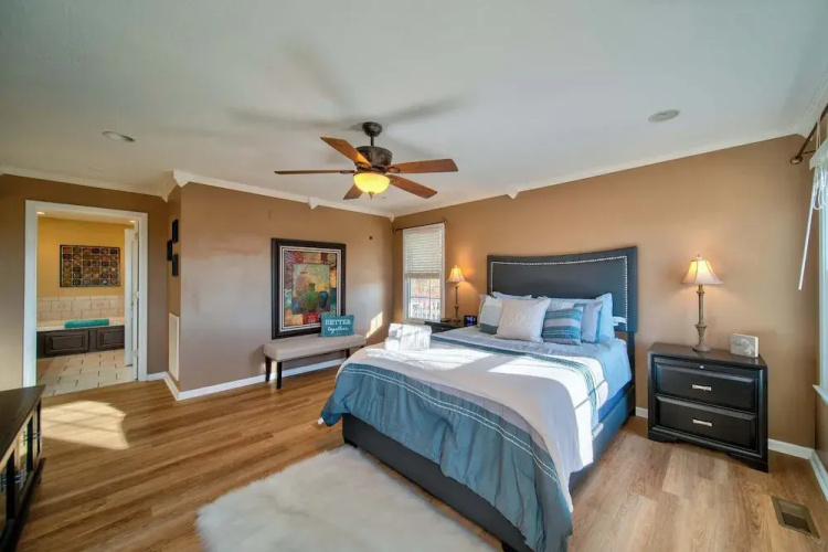 Sunset View 3 BDR Close to Downtown!
