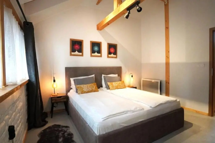 Modern and Specious 3-Bedroom Entire House