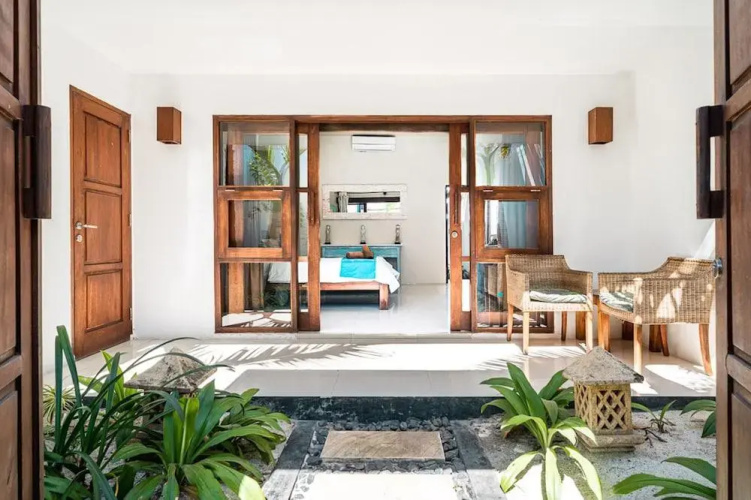Tir Na Nog Beachfront Resort